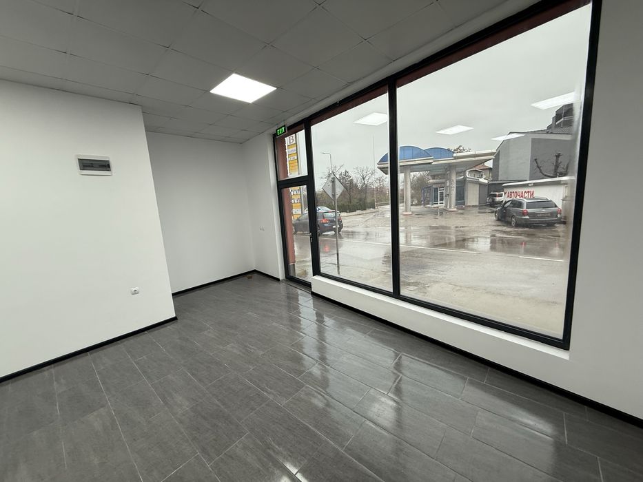 Дава се под наем Магазин в Търговище, Център - 57 кв.м за 408 € - Снимка #1