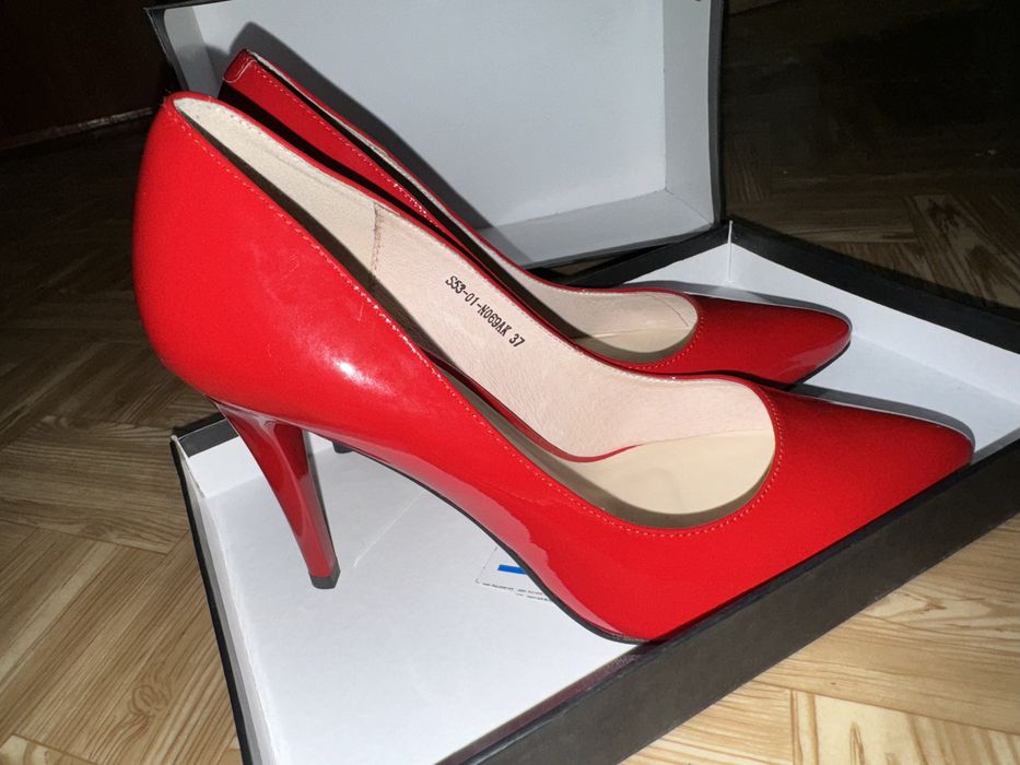 Продам женские туфли