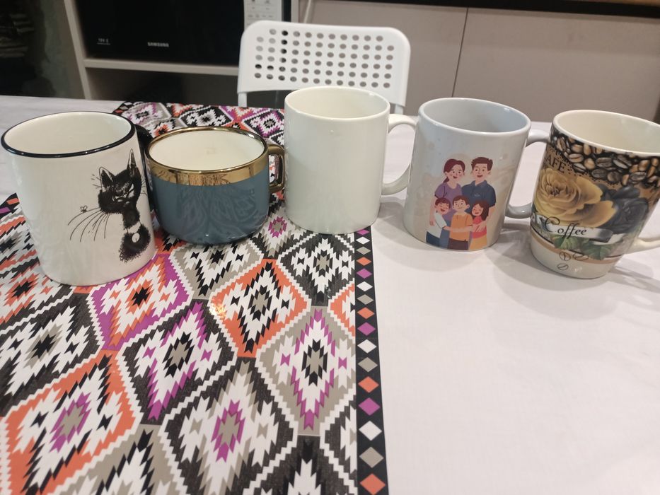 Продам б/у кастрюли, чайник и стопки, кружки