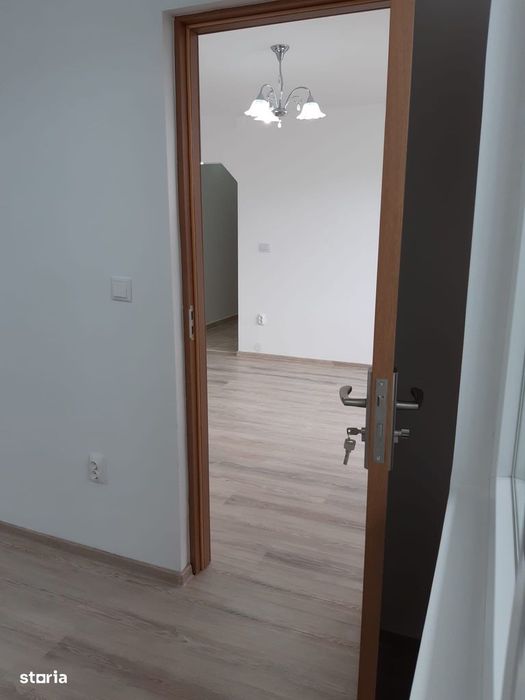 De inchiriat apartament cu 2 camere si balcon, renovat,mobilat 1100lei
