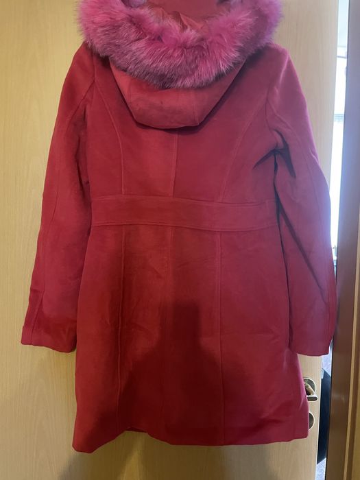 Дамско  цикламено палто  с естествен косъм от лисица на качулката