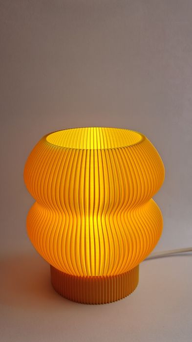 Aura Ripple Lamp – Lampă 3D printed, design parametric, bec inclus