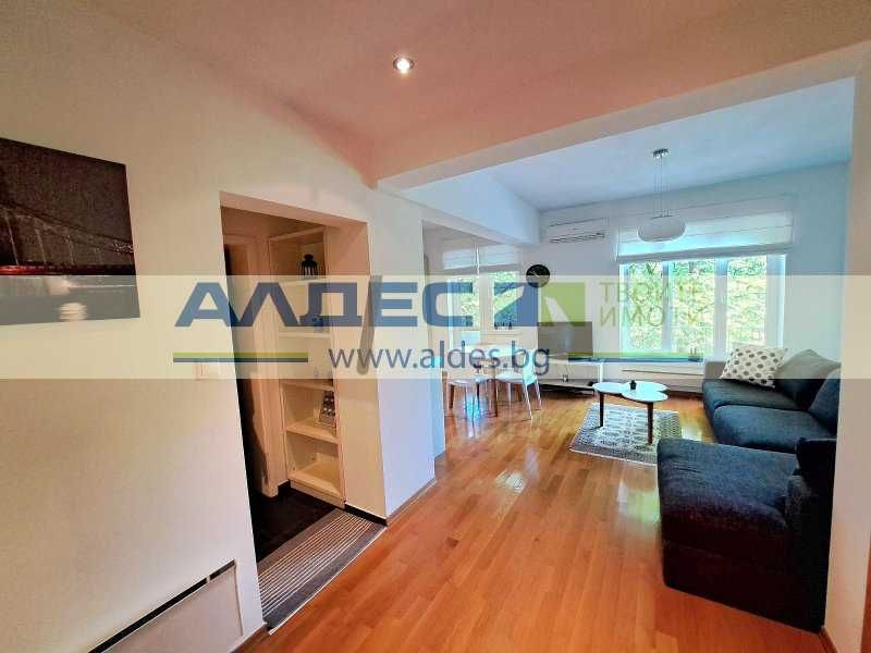 Продава се Тристаен апартамент в София, Център - 84 кв.м за 5000 €/кв.м - Снимка #1