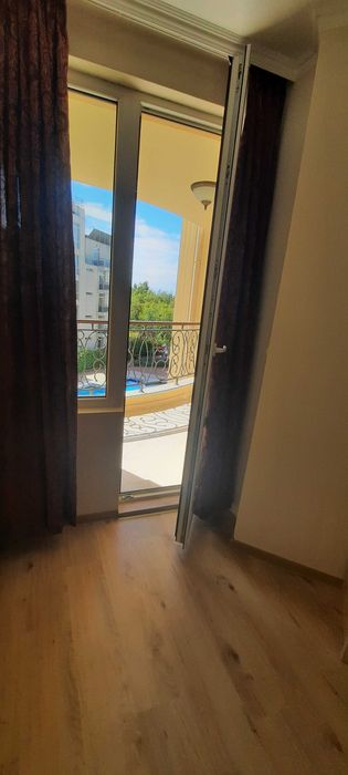 Дава се под наем Тристаен апартамент в Бургас, Център - 104 кв.м за 765 € - Снимка #9