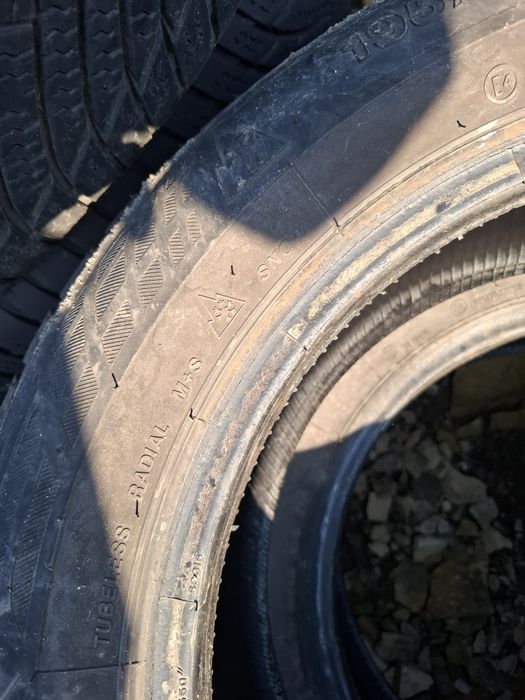 Vand 2 anvelope 195 60 15 firestone de iarna bune