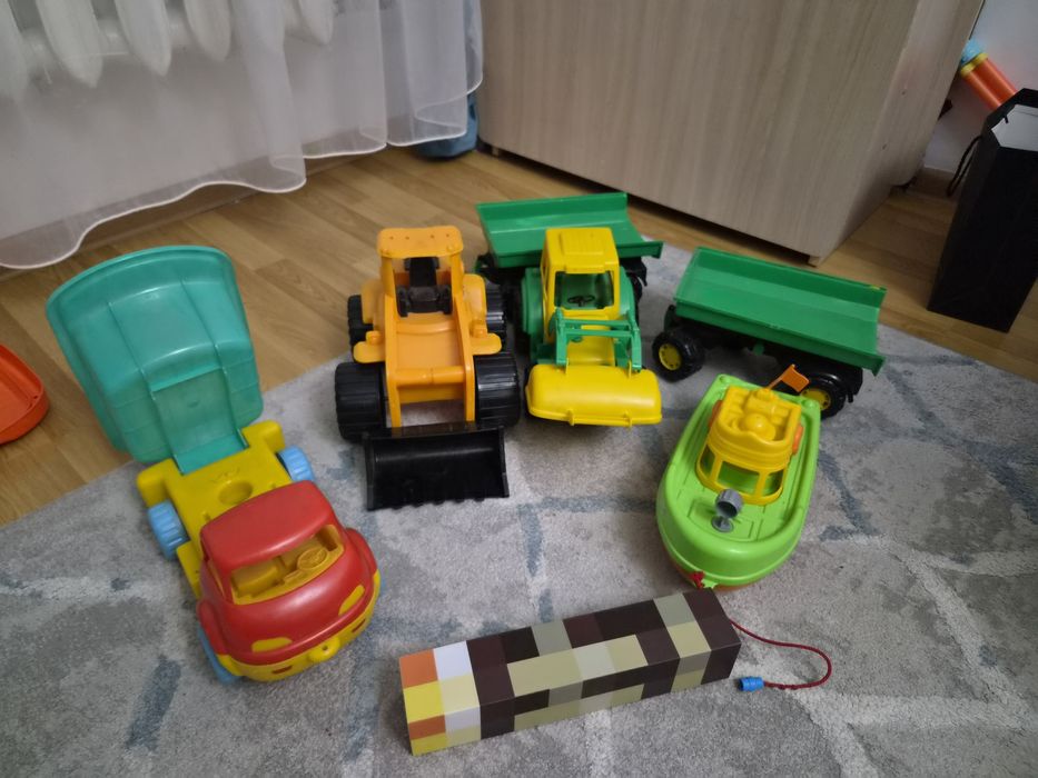 Игрушки машинки детские