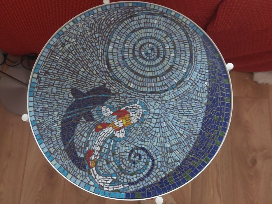Masă Mozaic cu Pește Koi (Unicat, Lucrată Manual, cimentată)