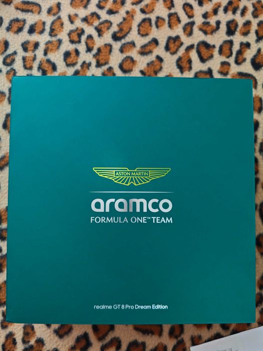 Realmi GT8 pro, Astun Martin green