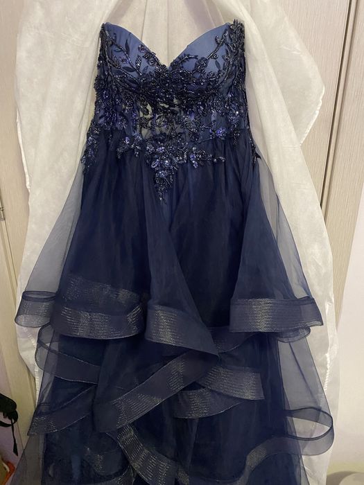 Синя бална рокля