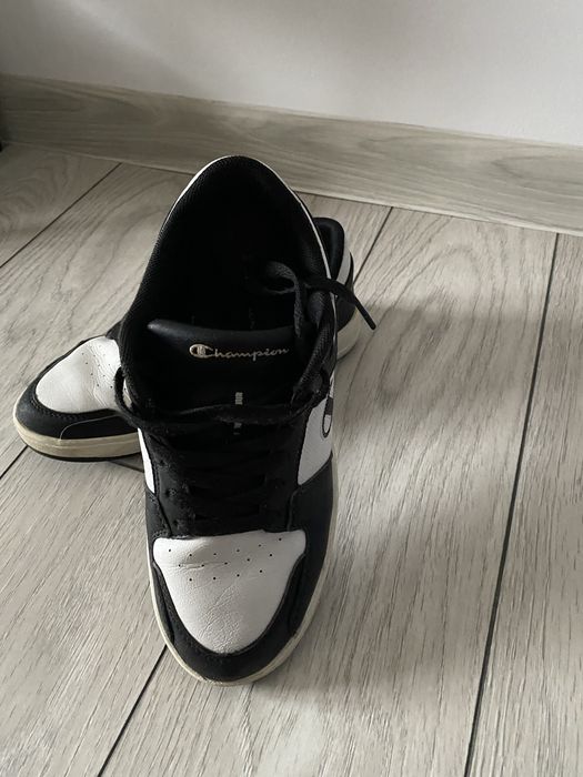 Adidasi albi cu negru