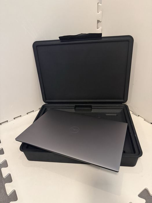 Dell precision 5570 4k UHD+HDR400