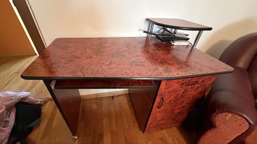 Vand mobila + canapea si fotolii extensibile + birou