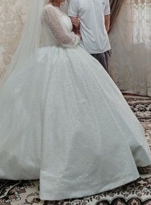 Oq koylak  yengi vecherniy koylak b/u