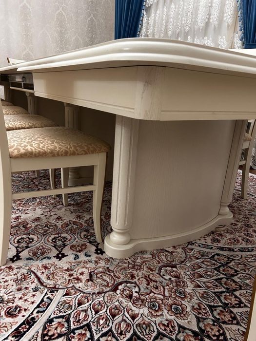 Стол, стулья , мебель для гостиной