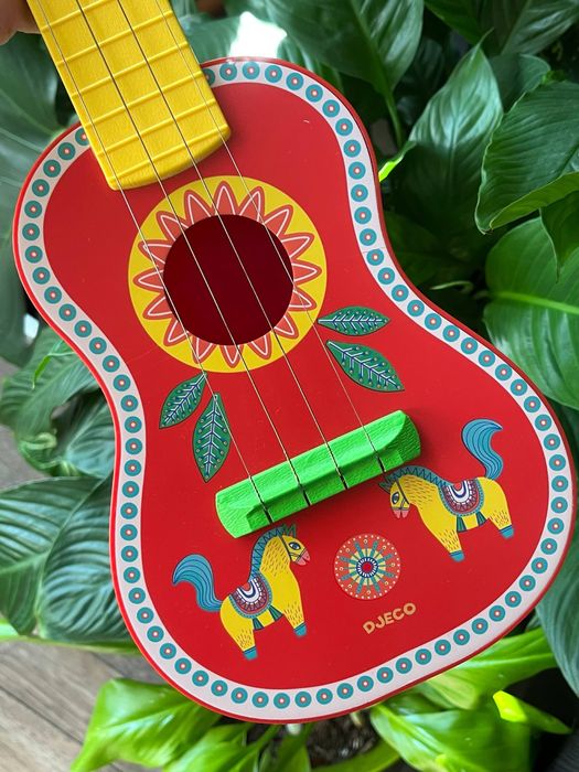 Ukulele. Chitara mica Djeco