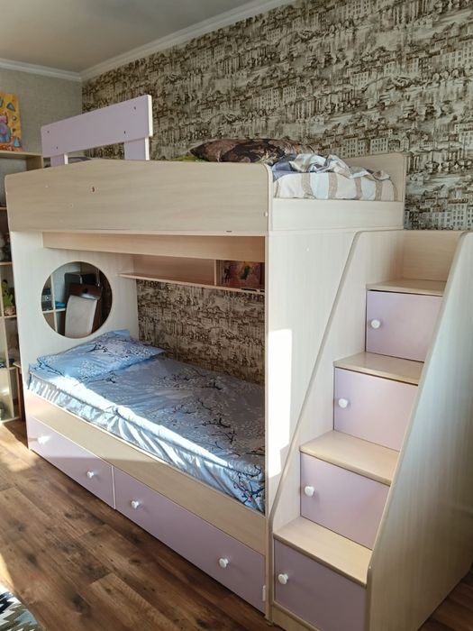 Продам двухярусную кровать