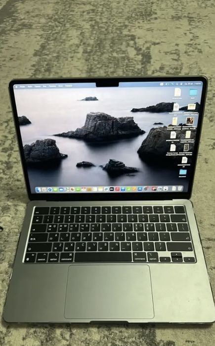 MacBook Air M3 13,6″ / 8 ГБ / 256 ГБ
