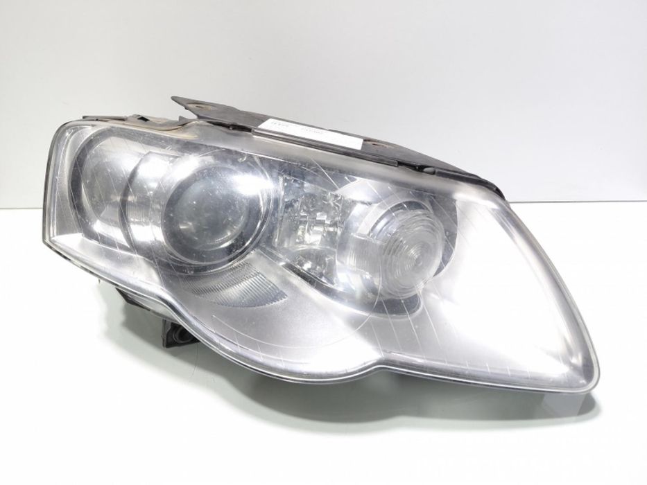 Far dreapta cu lupa si xenon, cod 3C0941752G, Vw Passat Variant (3C5) vol pe stanga Volkswagen