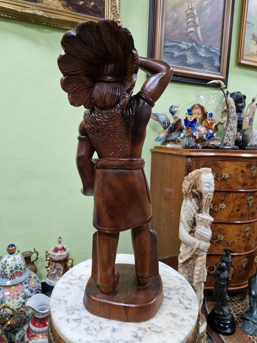Голяма антикварна дървена фигура статуетка