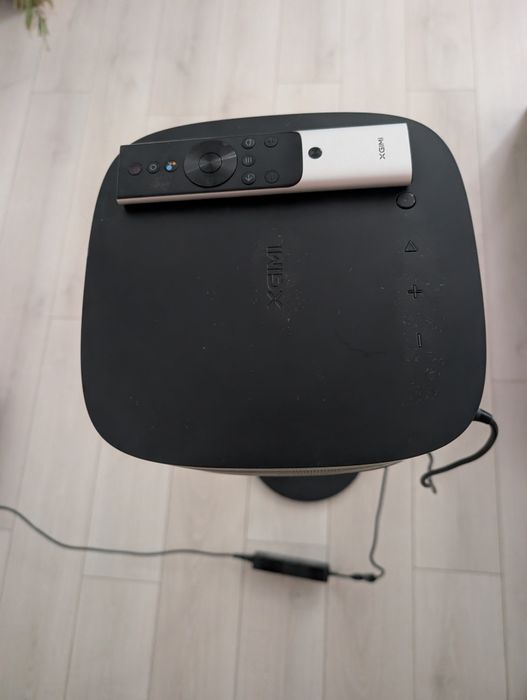 XGIMI Horizon Pro 4K (XK03H) + stativ XGIMI X-Floor original + 8m HDMI 2.1