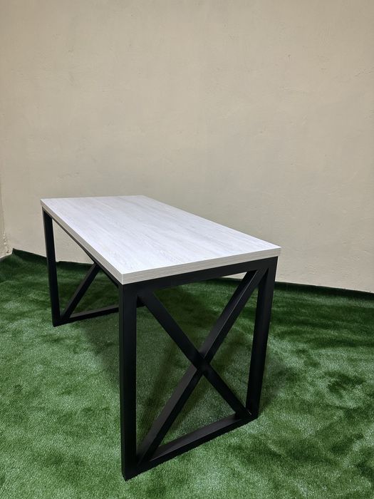 Стол в стиле лофт