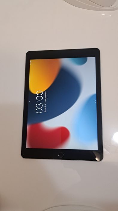 iPad Air 2 – 16GB, Space Gray, în stare foarte bună