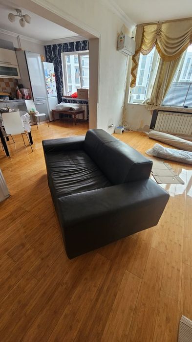 Диван кожанный в хорошем состоянии