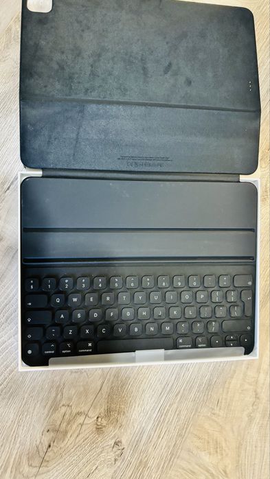Husa iPad tableta 12.9 inch Smart Keyboard Folio cu tastatura