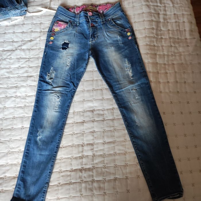 Дамски дънки с цветни мотиви