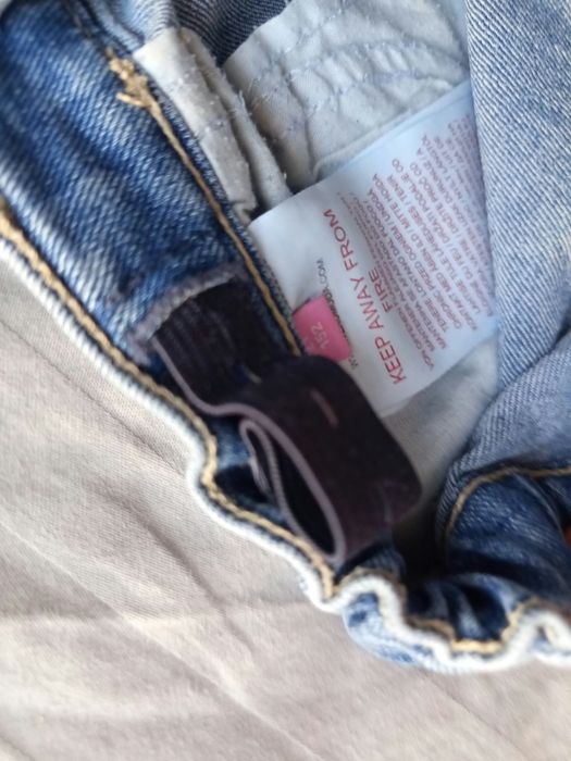 Lot 3 blugi jeans fetita 152 Reserved pantaloni denim largi moderni
Descriere: