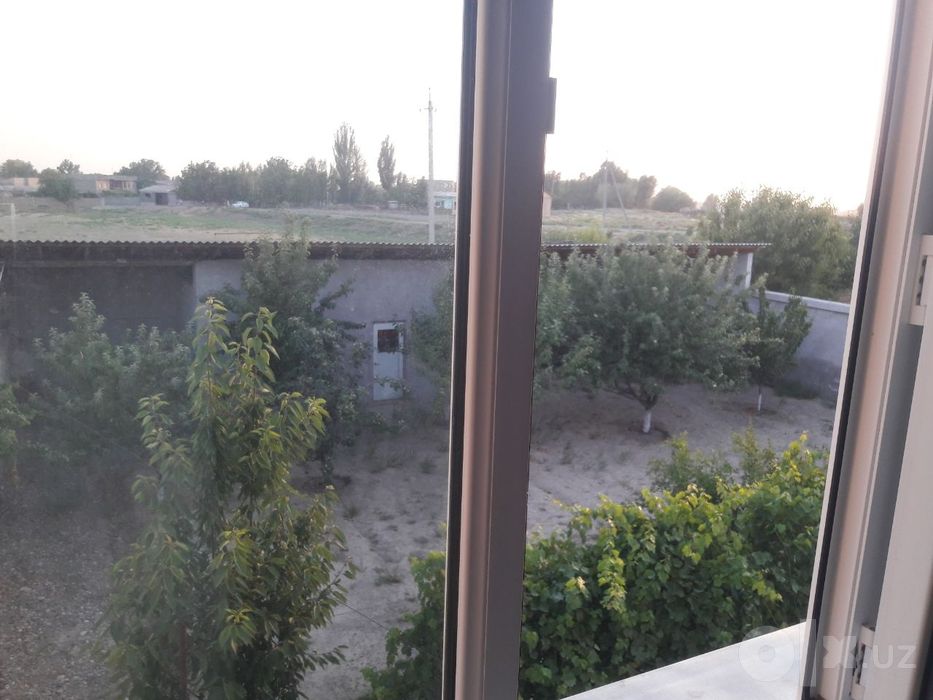 2 qavatli uy sotiladi