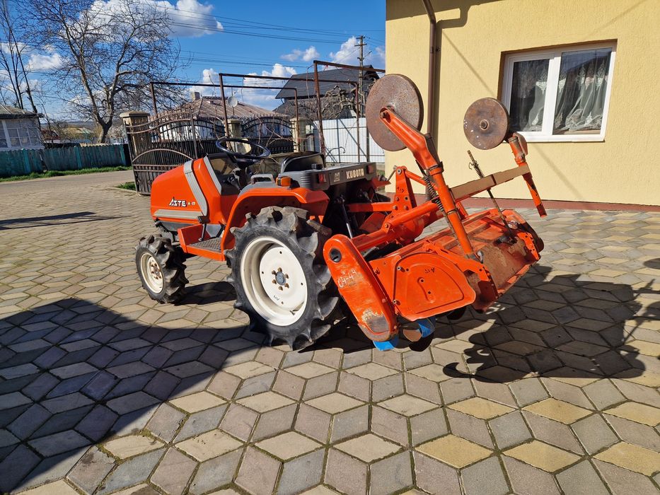 Tractor Kubota cu freză