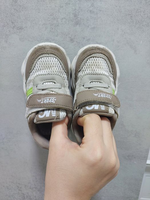 Детские кроссовки