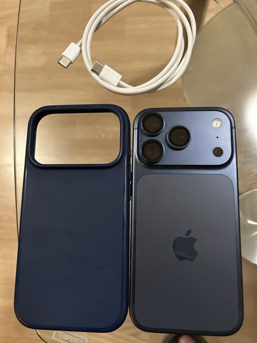 Iphone 17 pro Deep Blue