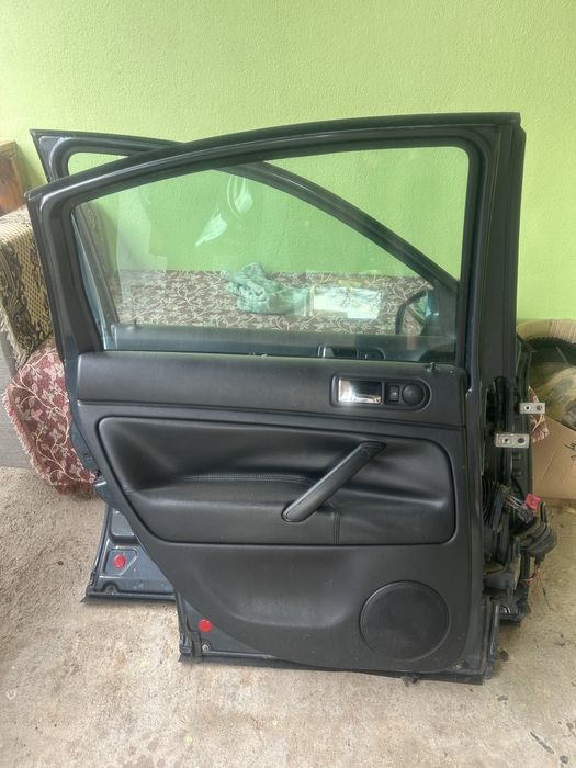 Vând uși fața spate în stare perfectă vw pasat b5 2001