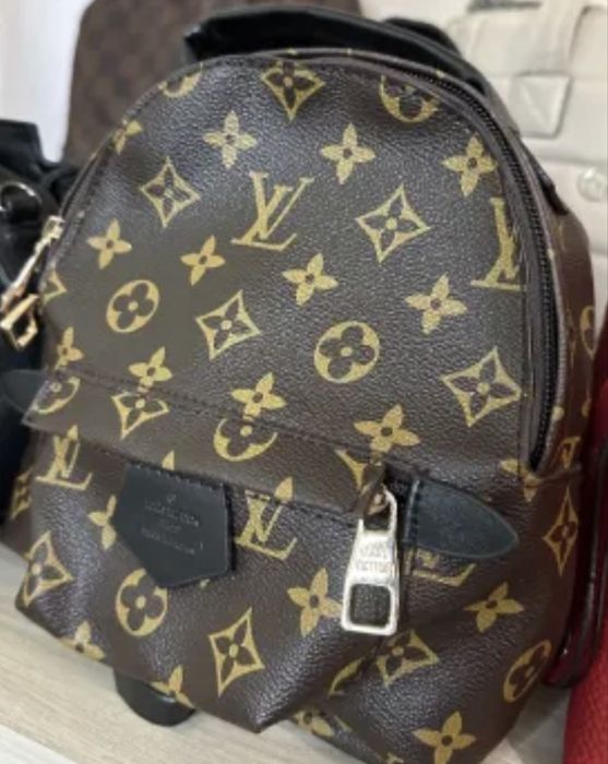 Малка раница Louis Vuitton! Нова!