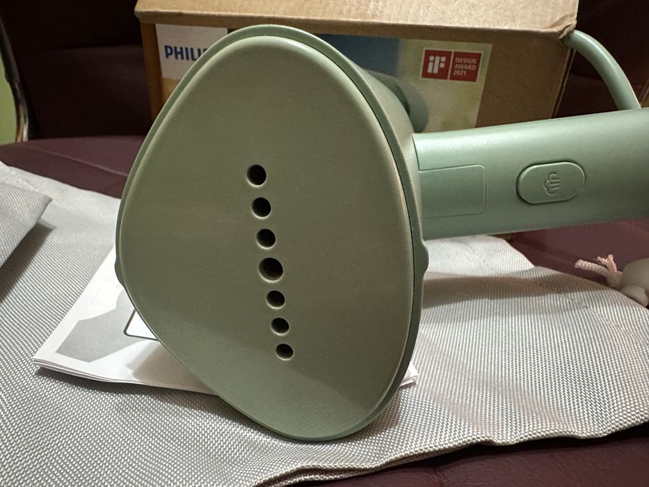 Чисто нова ютия/уред за гладене с пара Philips STH3000/20 1000W