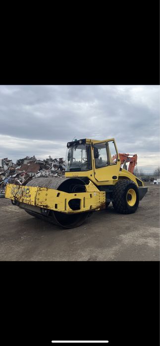 inchiriez Cilindru compactor de 19 tone si 3 tone bomag