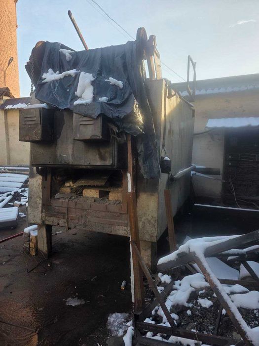 Pechka sotiladi - mayolika chiqaradigan.