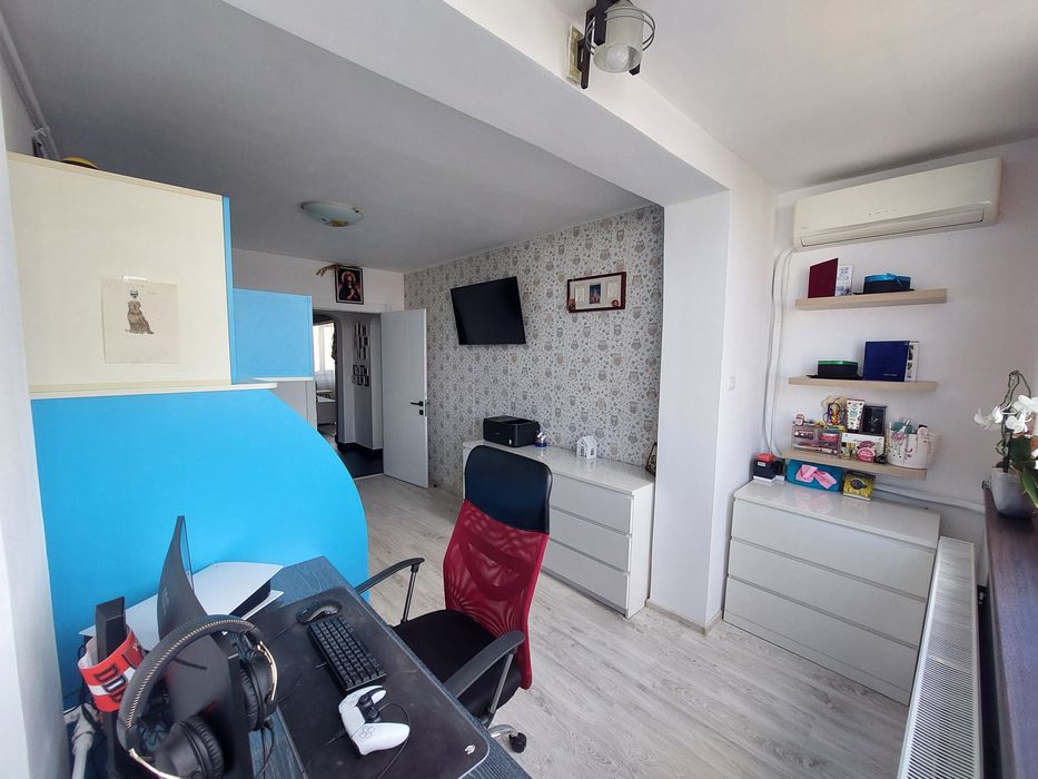 Vând apartament 3 camere decomandat Sup. 75mp