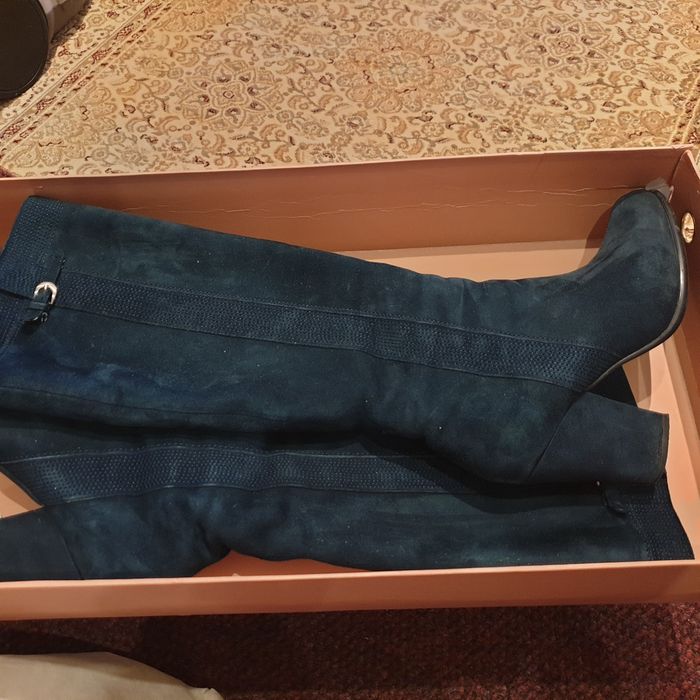 Продам замшевые сапоги