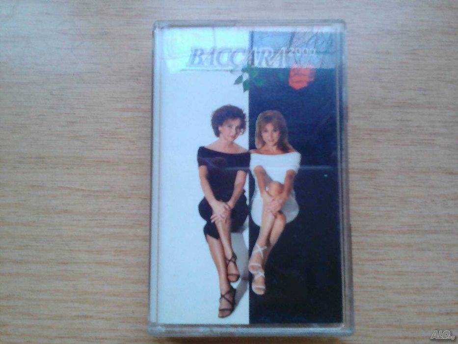 продавам компакт дискове всеки по 4 лв и аудиокасети всяка по 3 лв.