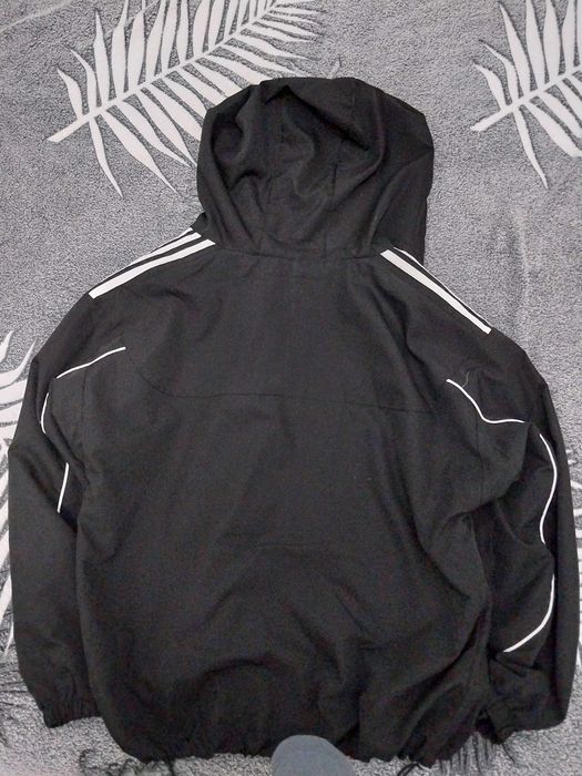 Женская ветровка с капюшоном