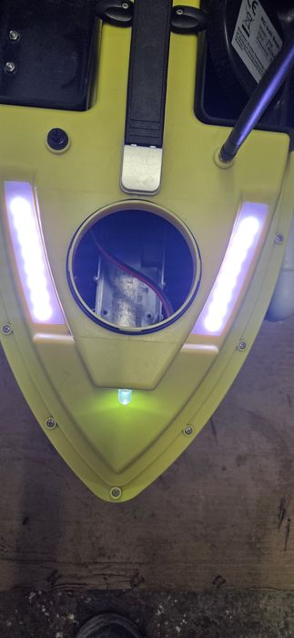 Лодка за захранка за риболов