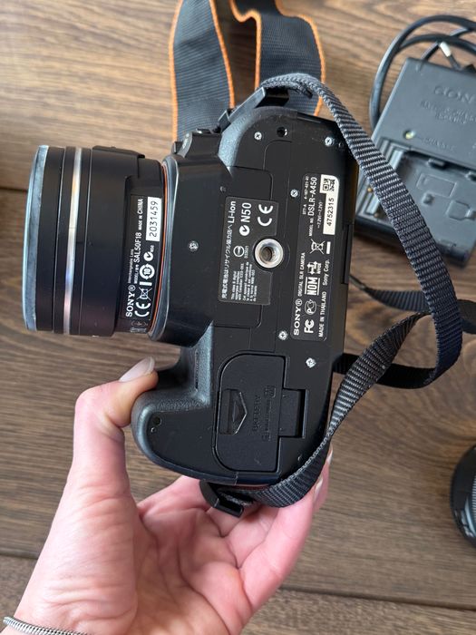 Sony Alpha A450 (DSLR) + обективи и чанта