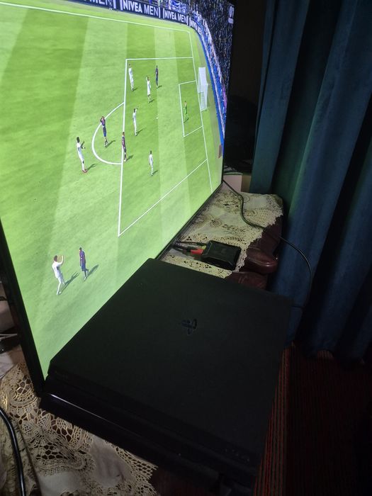 Srochno Sony PlayStation 4 Pro sotiladi