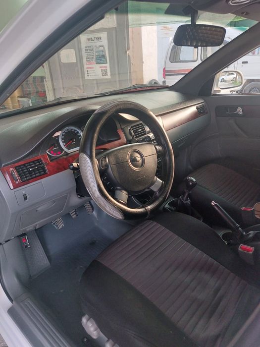 Lasetti 1.8l o'zimizdan yaxshi minilgan xolati zo‘r mator yog‘ yemaydi