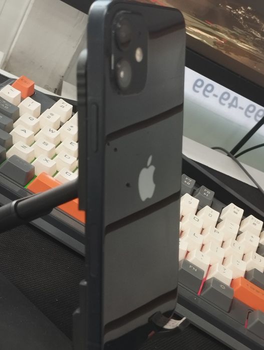 iPhone 12 продаётся срочно