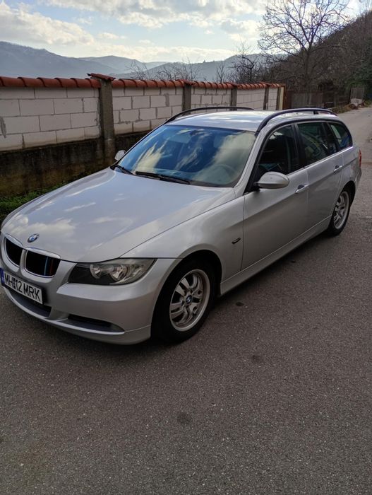 Vând BMW 320D...