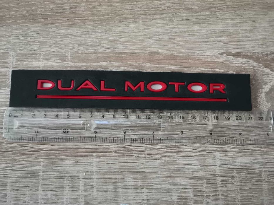 Tesla Dual Motor червен надпис